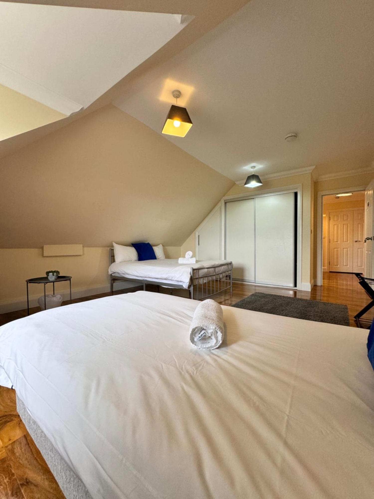 Relaxing Airport Rooms Stanwell Exterior photo