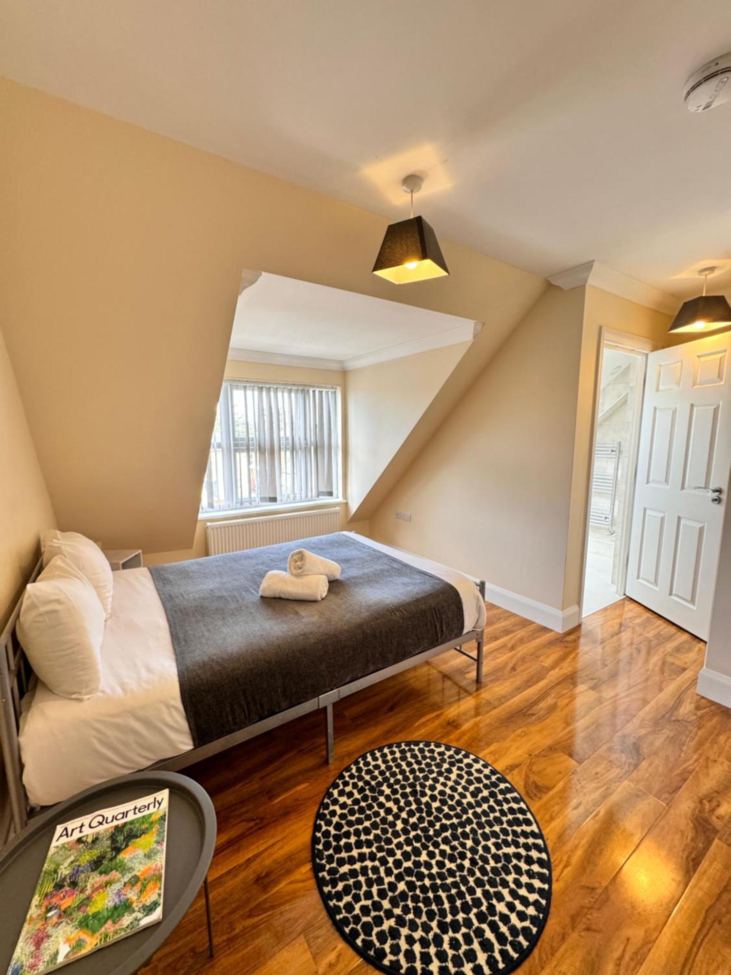 Relaxing Airport Rooms Stanwell Exterior photo